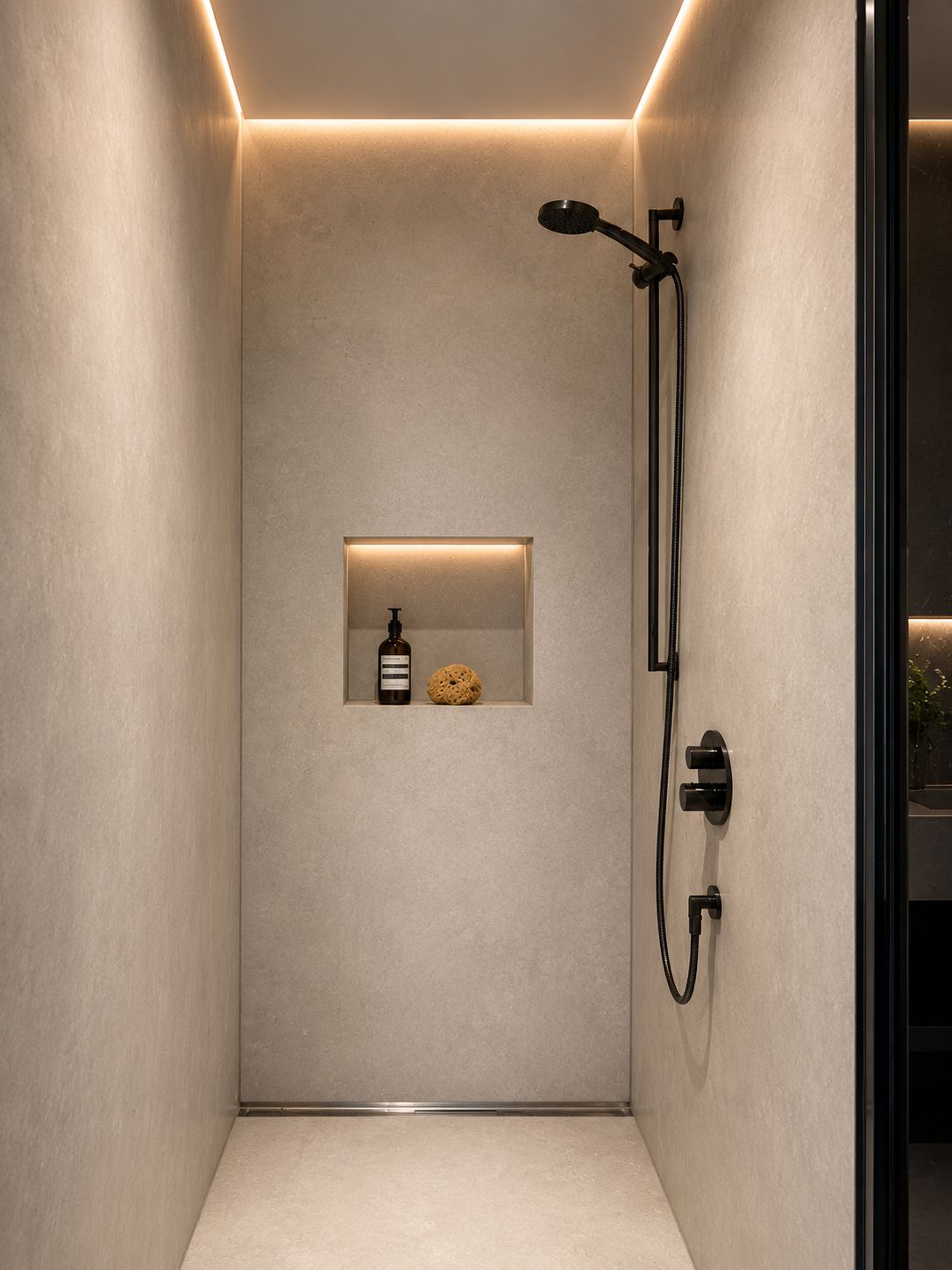 Ebenerdige Dusche mit Lichtnische